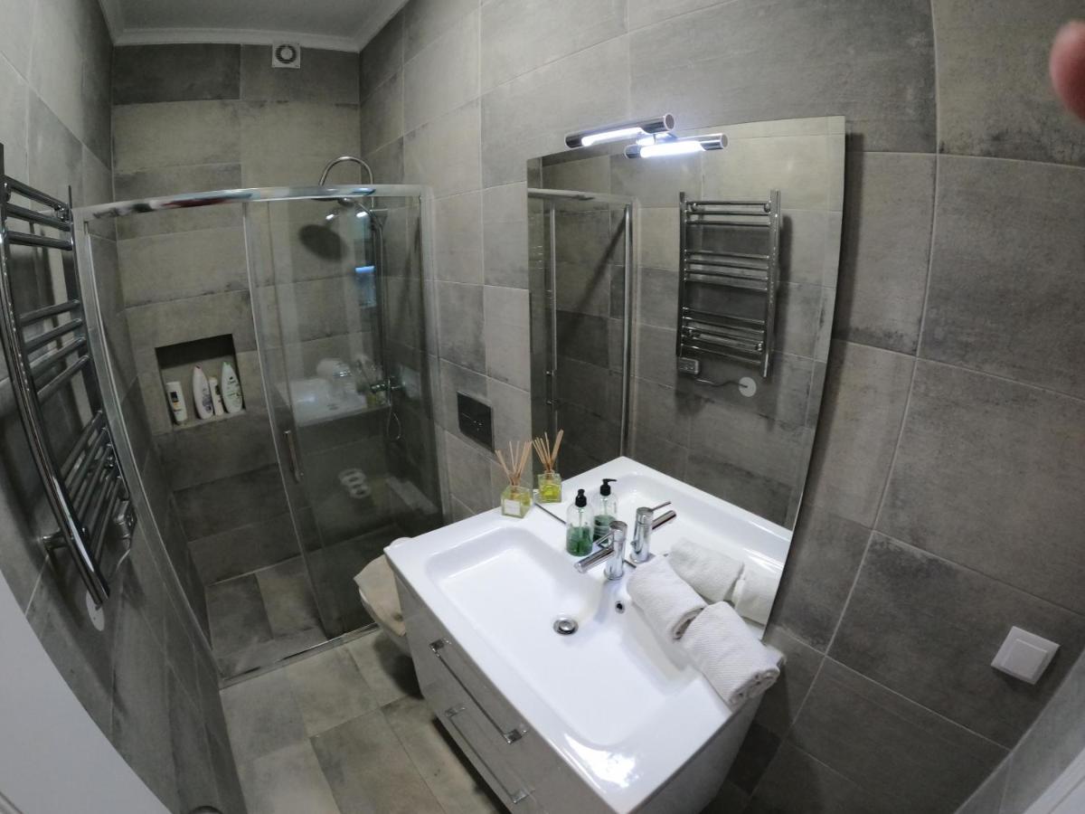 Apartamento Lisbon, Renewed T1 With Pateo Near Martires Da Patria *